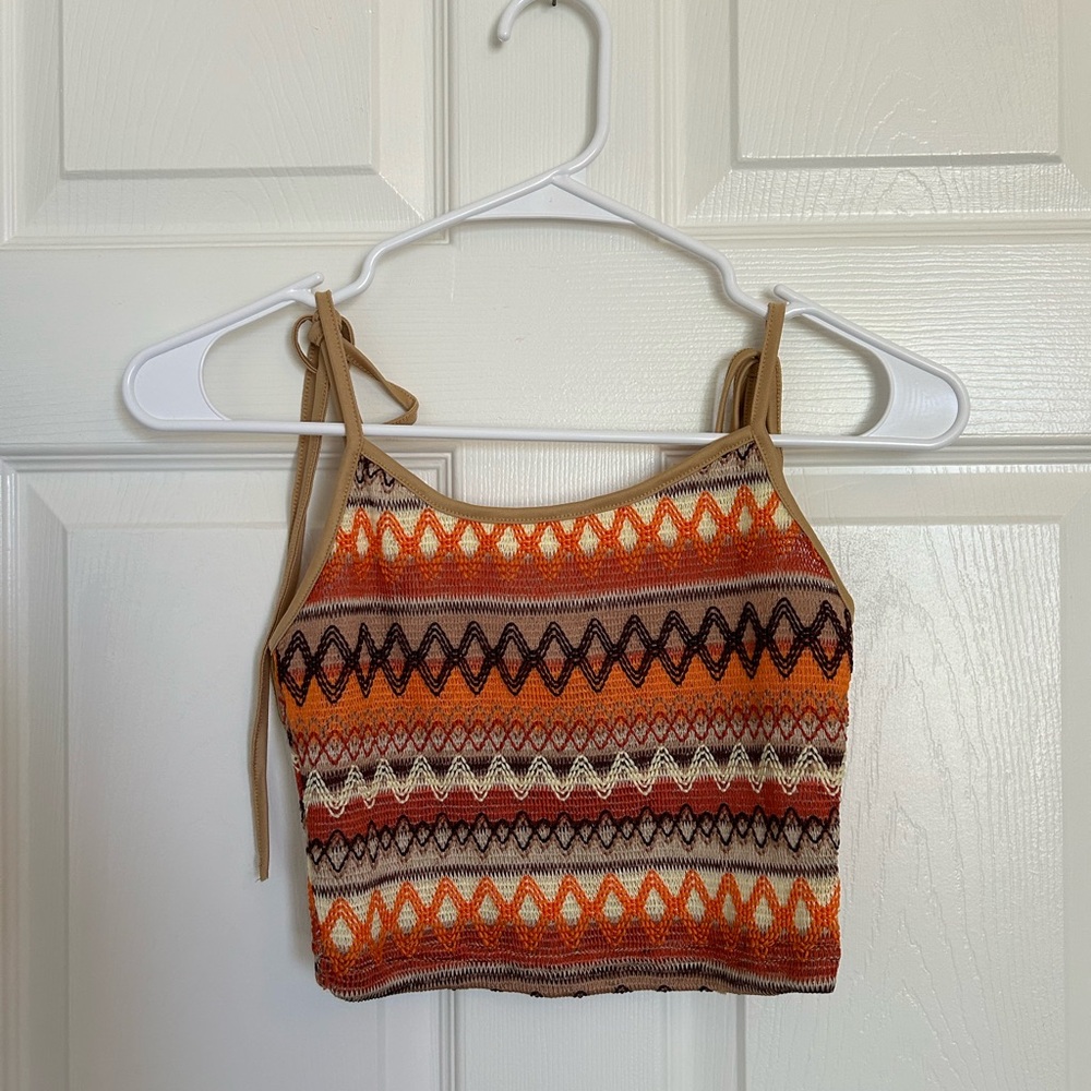 Knitted material crop top with bows in straps